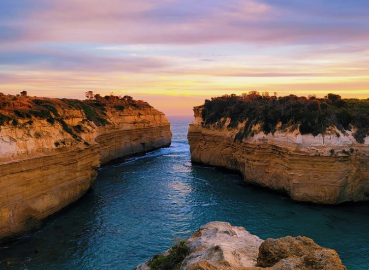 Bãi biển Loch Ard Gorge – Vẻ đẹp hoang sơ của nước Úc Bãi biển Loch Ard Gorge Australia nằm giữa các vách đá vôi hùng vĩ